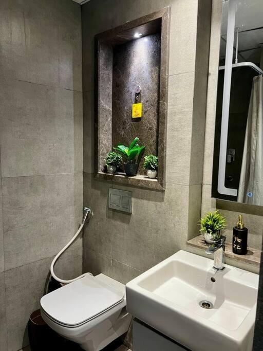 Countryside Luxury Suites - Supernova Noida Нью-Дели Экстерьер фото
