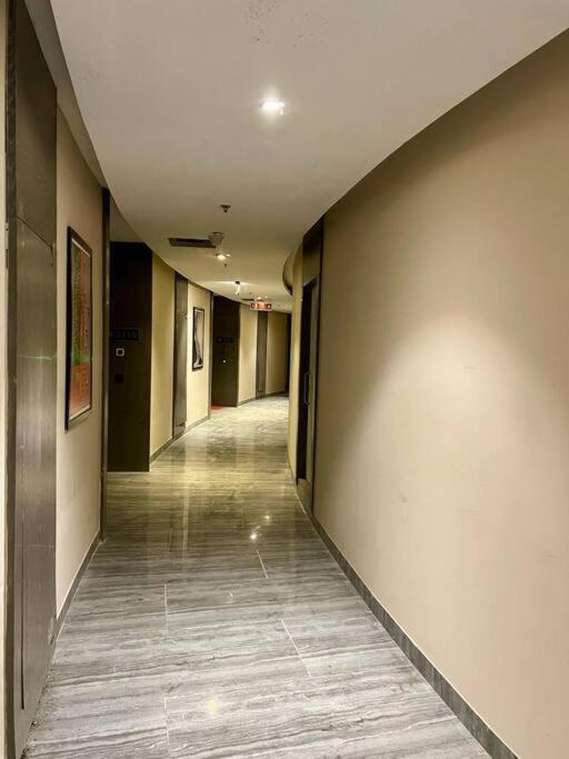 Countryside Luxury Suites - Supernova Noida Нью-Дели Экстерьер фото