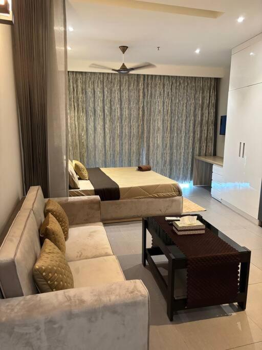 Countryside Luxury Suites - Supernova Noida Нью-Дели Экстерьер фото