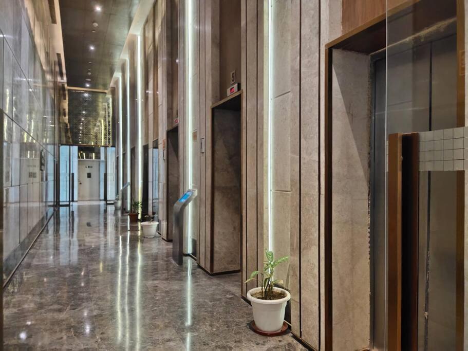 Countryside Luxury Suites - Supernova Noida Нью-Дели Экстерьер фото