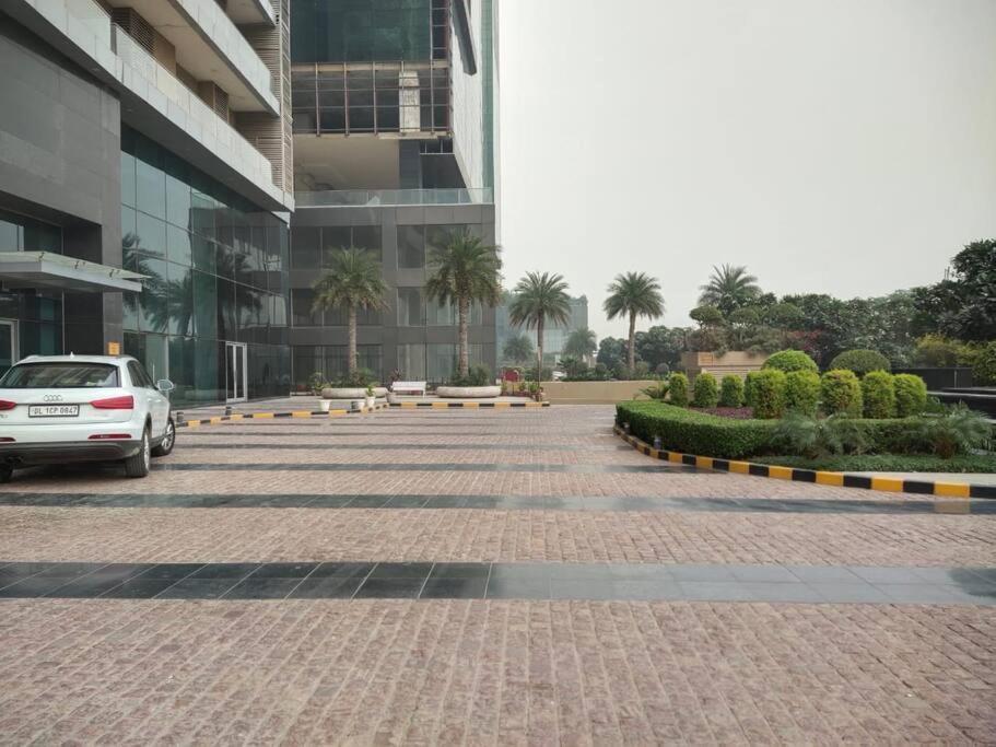 Countryside Luxury Suites - Supernova Noida Нью-Дели Экстерьер фото