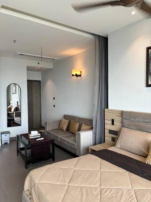 Countryside Luxury Suites - Supernova Noida Нью-Дели Экстерьер фото