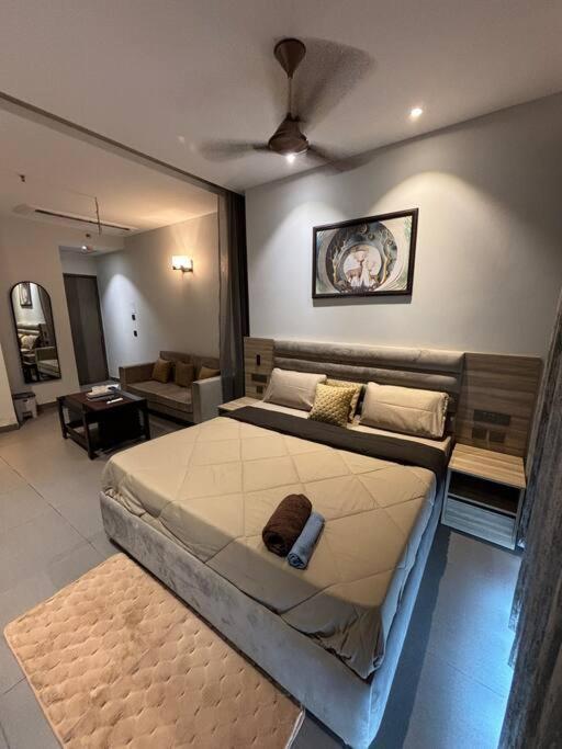 Countryside Luxury Suites - Supernova Noida Нью-Дели Экстерьер фото